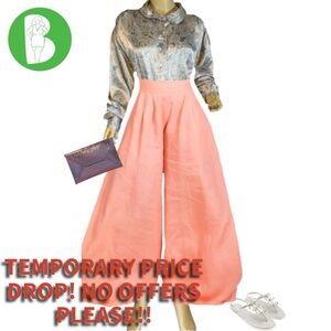 VINTAGE 1980'S LADY SHAPELY SILVER & PEACH PAISLEY PRINT SATIN BLOUSE (26W)